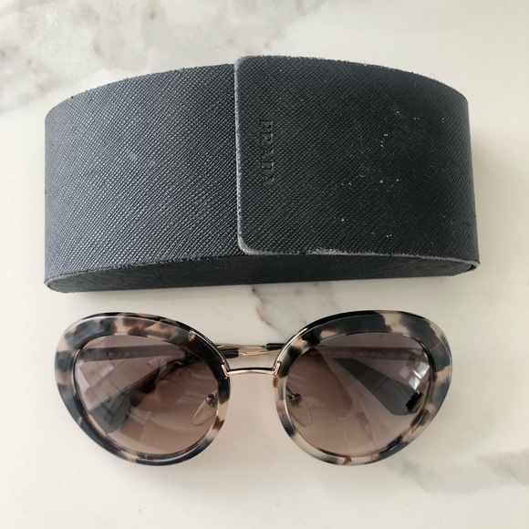 Prada sunglasses - Picture 8 of 9